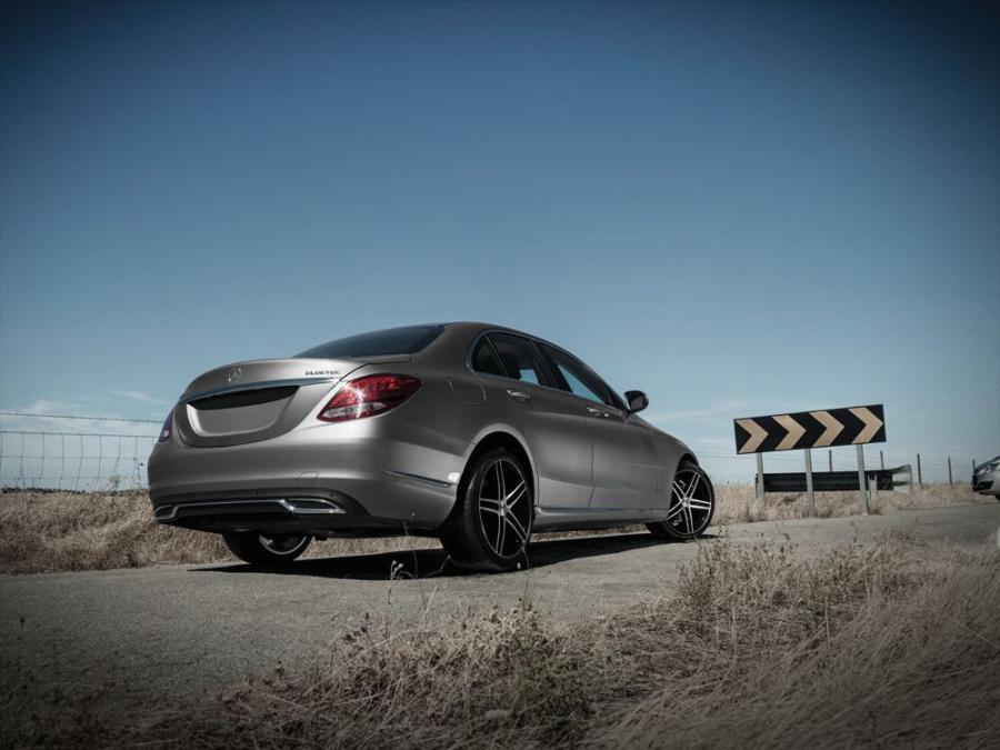  Mercedes-Benz C-Class by Dezent 2015 года  (фото 2 из 4)